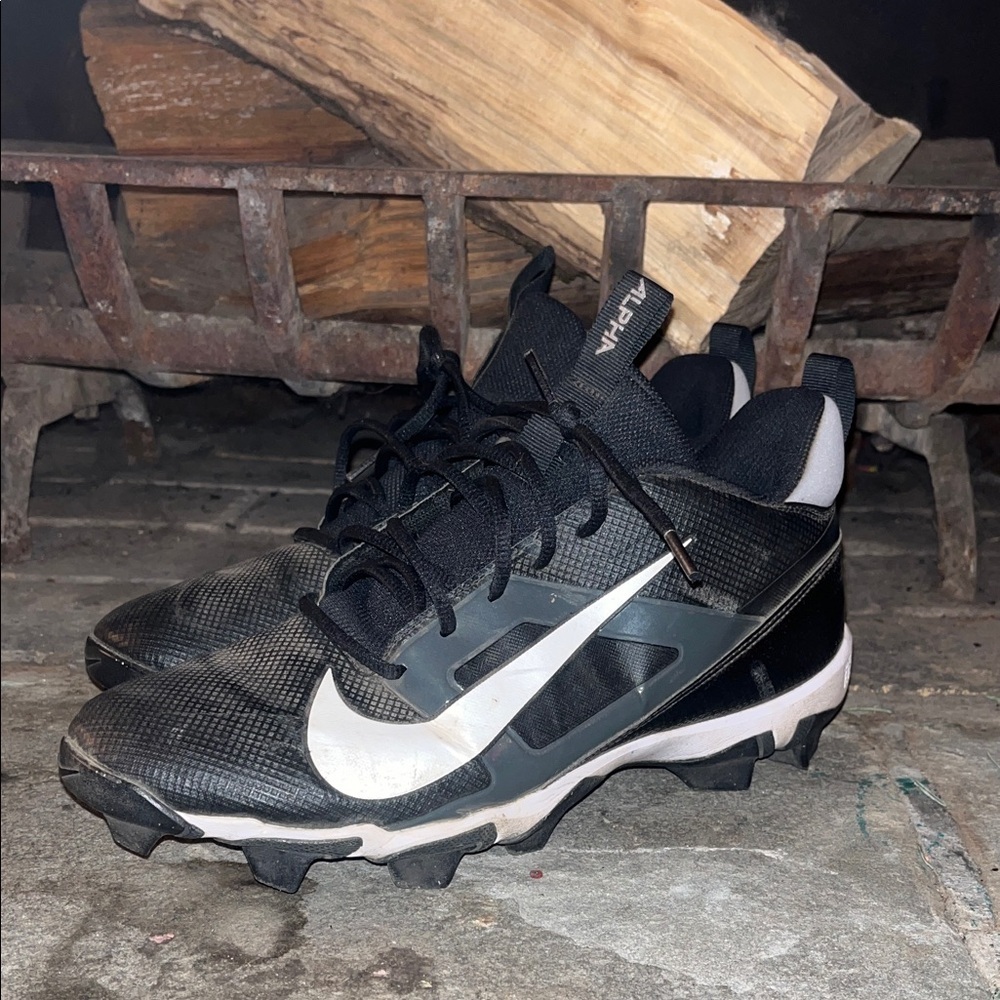 Nike Alpha Black and White cleats - Picture 2 of 7